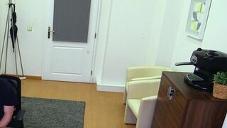 Bombshell with tats devouring ten-Pounder and idolizing ball sack