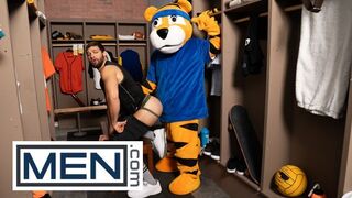 BOYS - Shamu Azizam Pulls Off His Trousers And Arches So Jake Preston Can Drown His Tongue Inwards His Fuck-hole