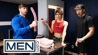 FELLOWS - Dom King Pulls out Foxy Alex From His Manstick Box And Slurps His Booty During A Steaming Security Check