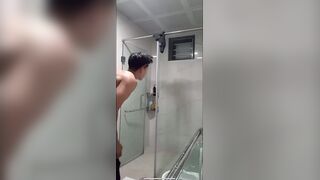 Mature Gay: Recording himself taking a shower. Nice view
