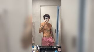 Handjob: Horny Twink Aryan jerk off