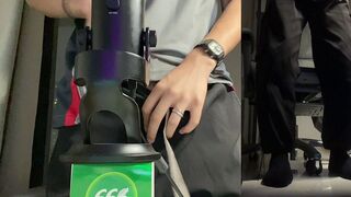 Asmr-当你好心收留了避雨的快递小哥-我每天就想睡觉