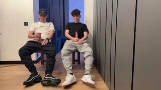 2 Youngsters Wanking Off Uncircumcised Man Rod And Jism